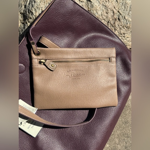 Bass reversible tote with detachable pouch wine/beige 18x14 NWT - Picture 7 of 7